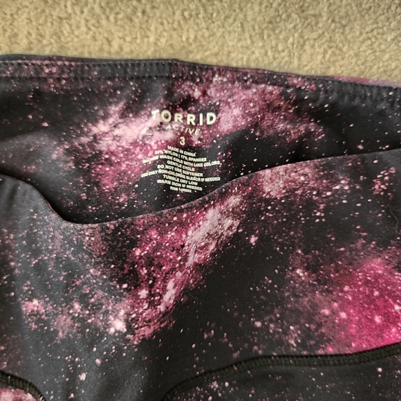 Torrid Galaxy Print Active Leggings 3x - Picture 2 of 4